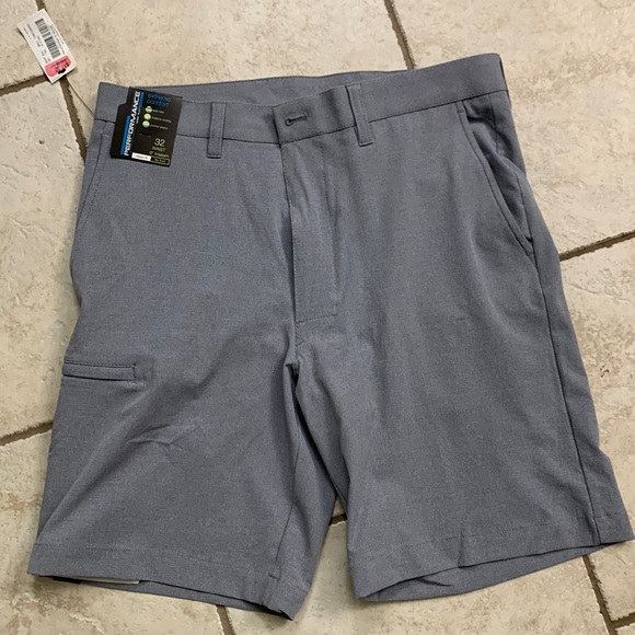 Roundtree and Yorke performance classic fit flat front shorts - Picture 1 of 6